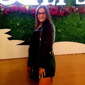 Meet your Posher, Laura